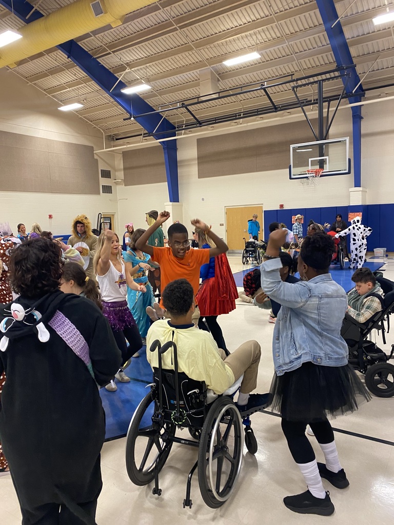 Group photo dancing in the gym 