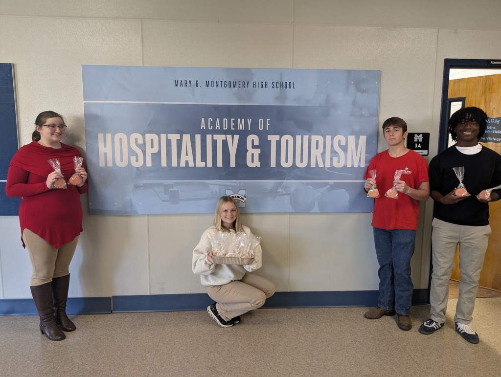 Culinary I class with cookies