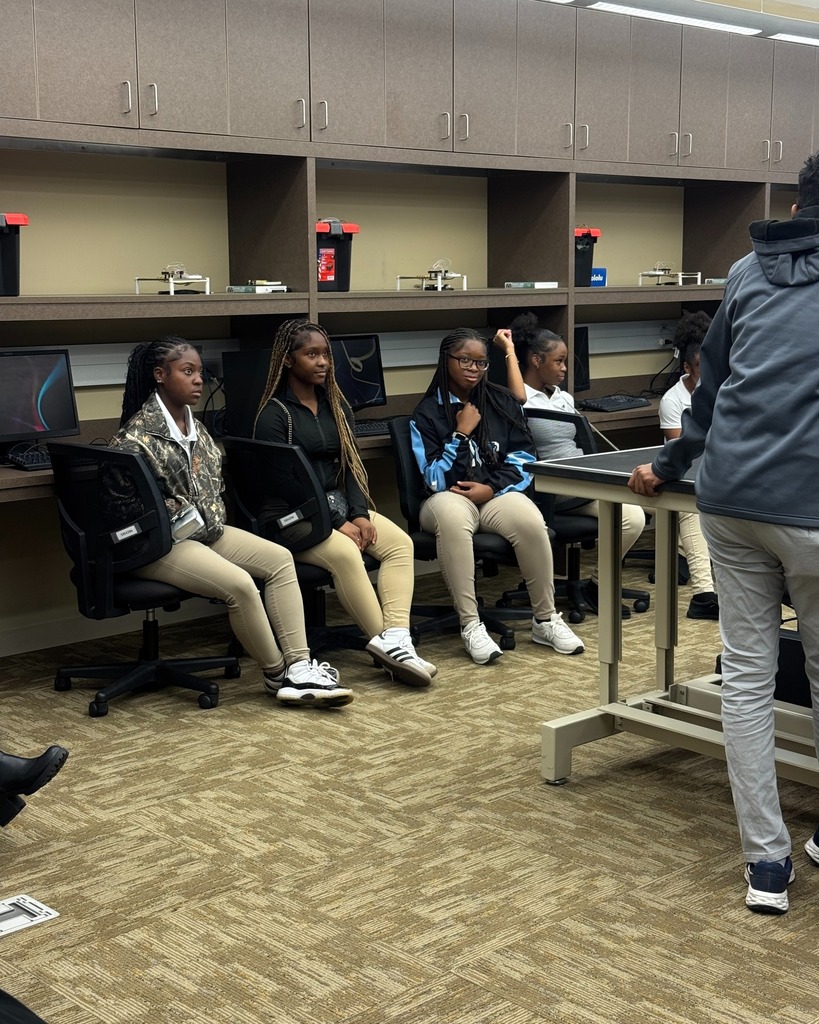 Students participating in Discovering Engineering Day at USA