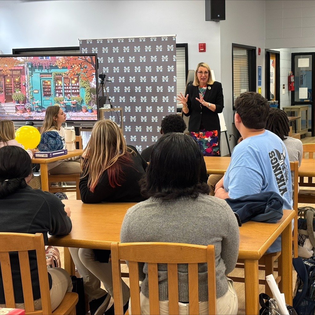 Mobile County Commissioner Connie Hudson speaking with students.