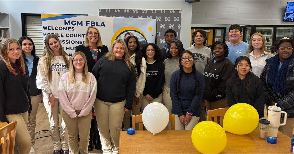 FBLA group picture with County Commissioner Connie Hudson