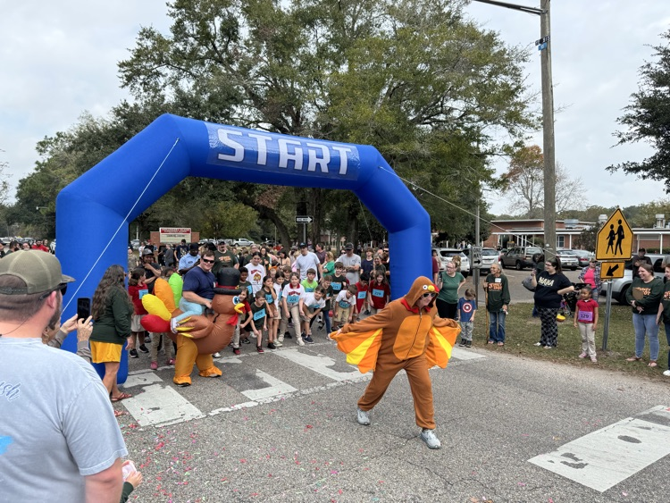 2nd Grade starting the race!