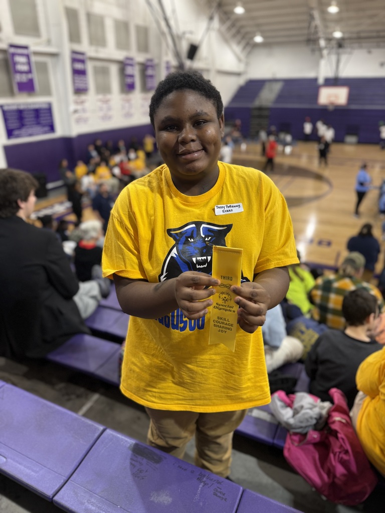 Student holding ribbon 