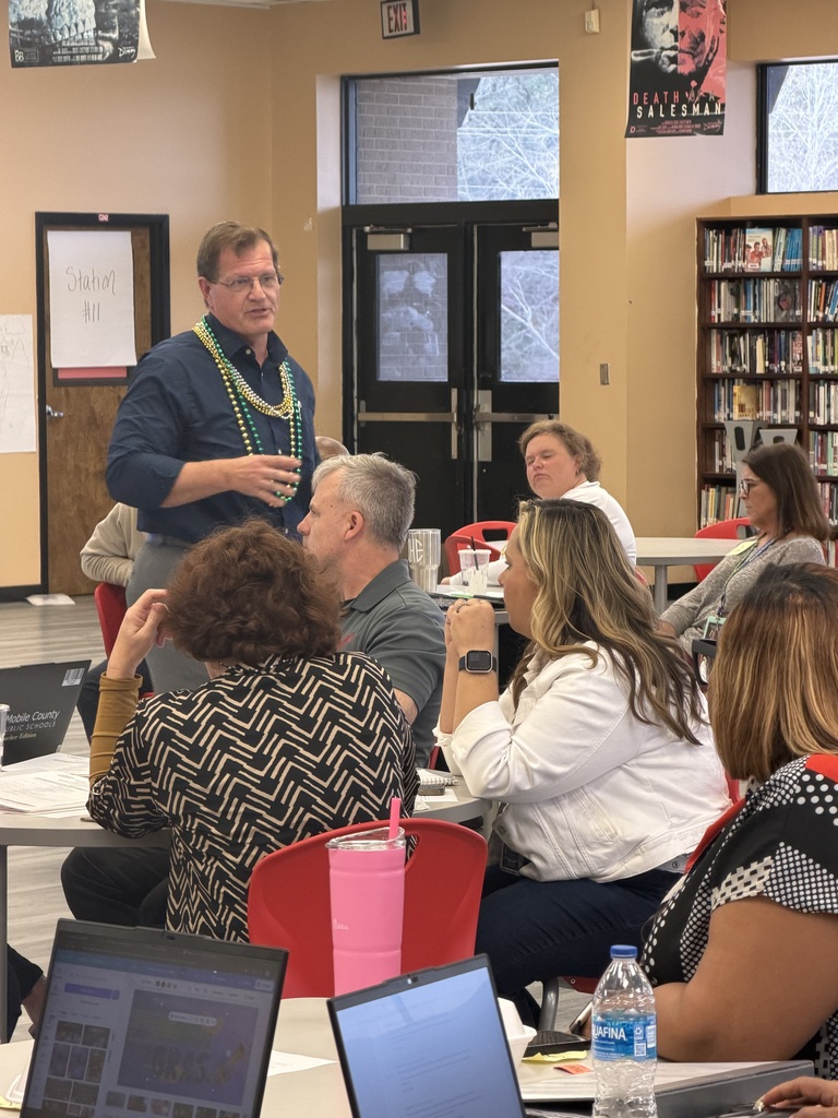 Dr. Maxwell addresses the faculty. 