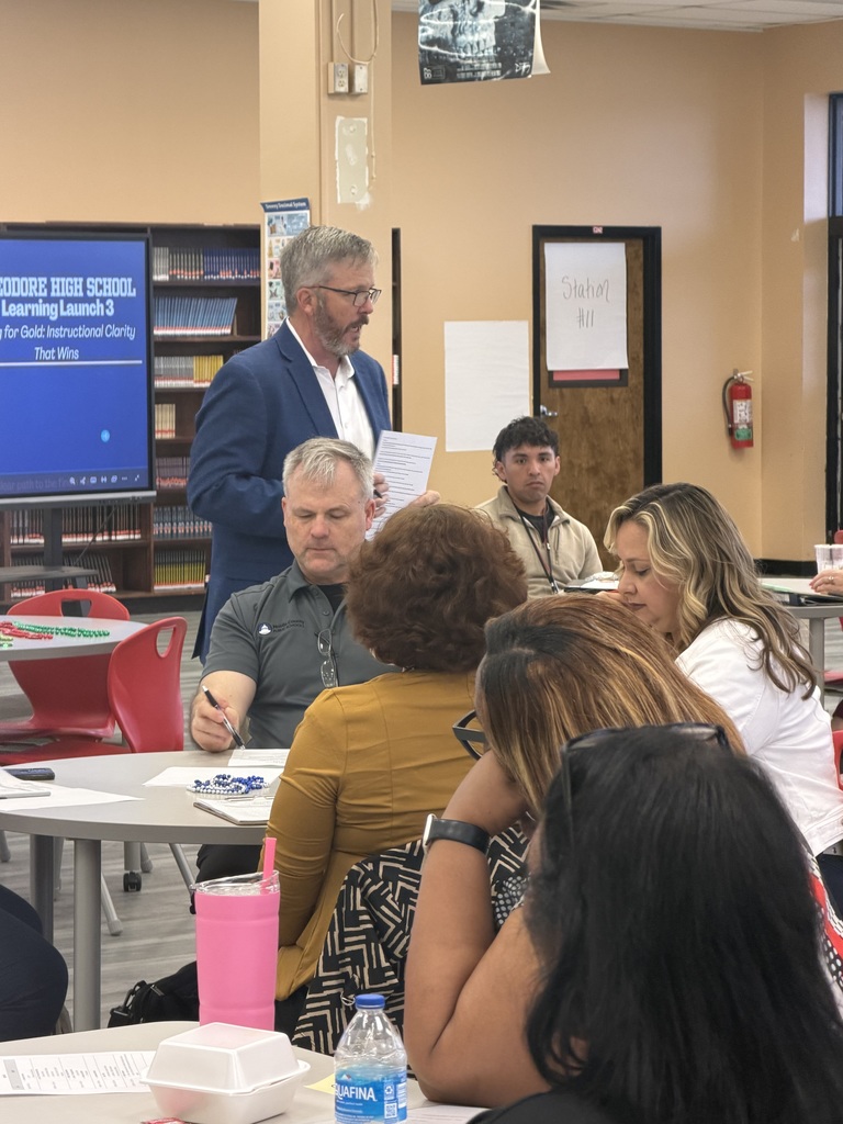 Mr. Hardegree addresses the faculty at the beginning of Learning Launch 3.