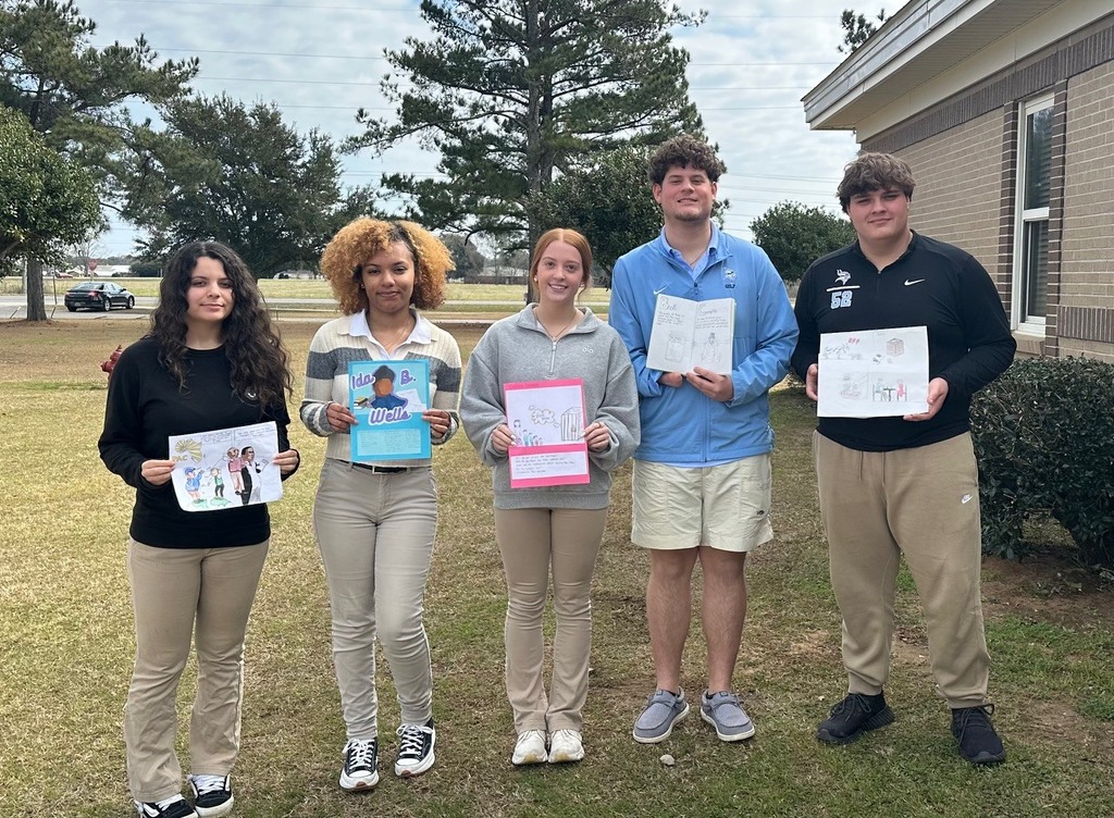 Dual Enrollment U.S. History students displaying their completed research projects with a creative twist!