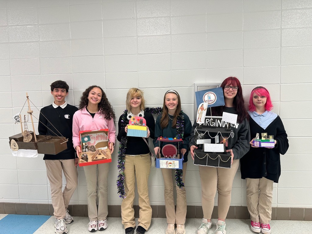 Dual Enrollment U.S. History students displaying their completed research projects with a creative twist!