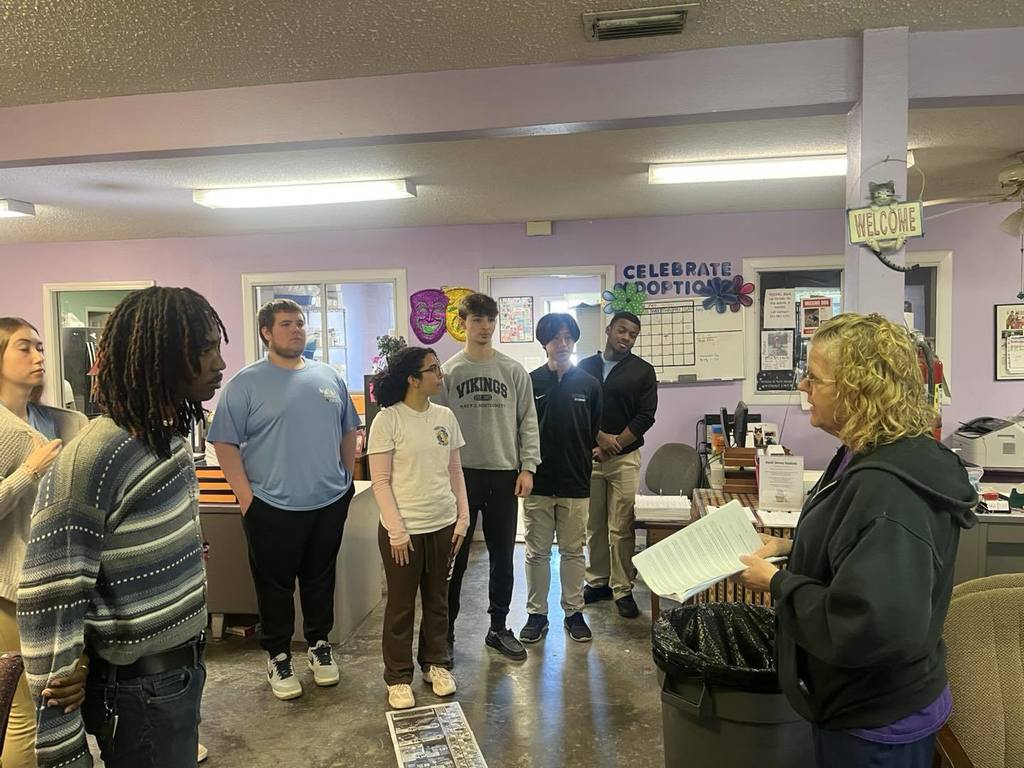 FBLA students volunteering at the Mobile SPCA