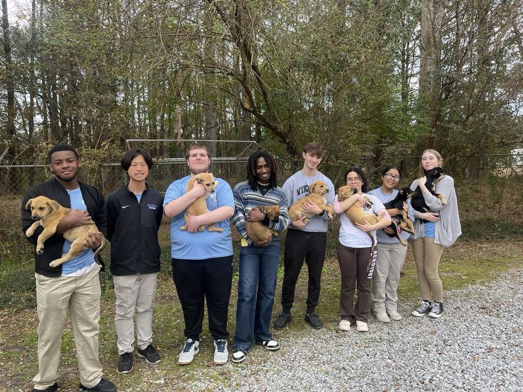 FBLA students volunteering at the Mobile SPCA