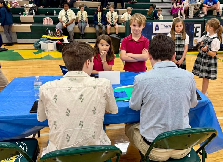 tech fair students presenting project