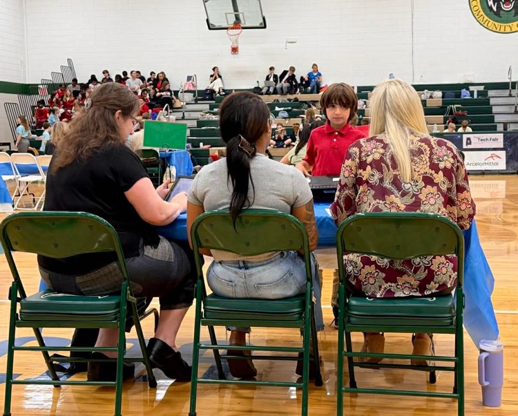 tech fair students presenting project