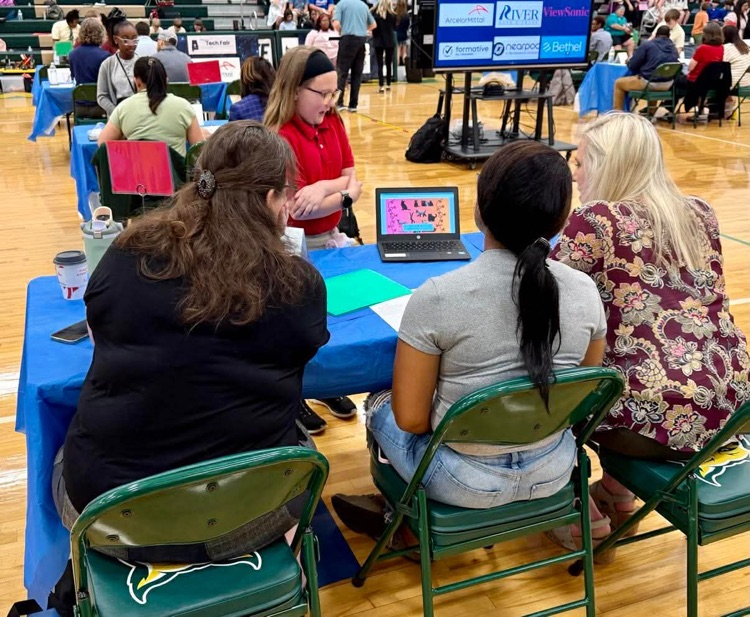 tech fair students presenting project