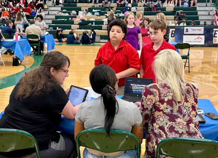 tech fair students presenting project