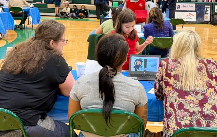 tech fair students presenting project