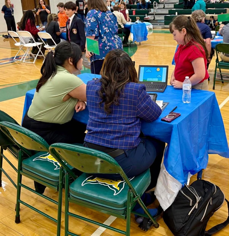 tech fair students presenting project