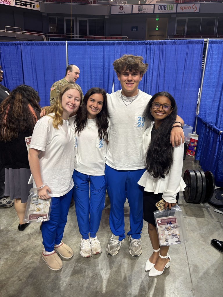  A group of health science students take a minute for a picture!