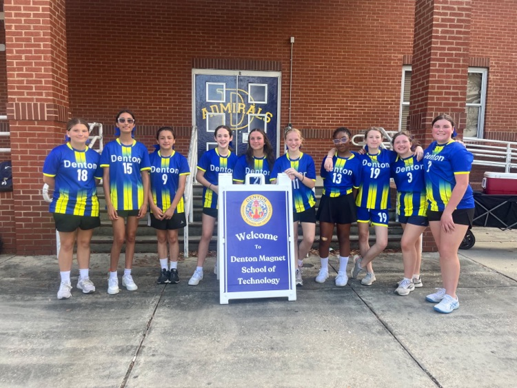 Girls soccer team group pic