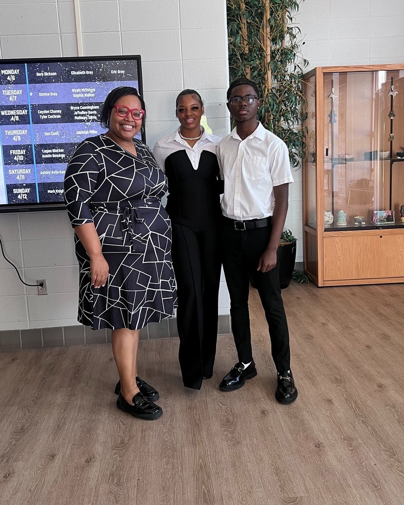 The National English Honor Society (NEHS) held its annual induction ceremony.