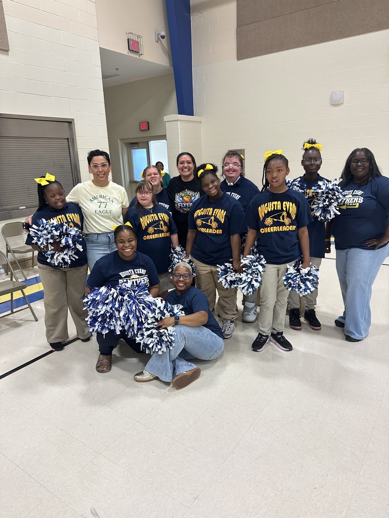 Group cheerleader photo with Mrs. Kidd