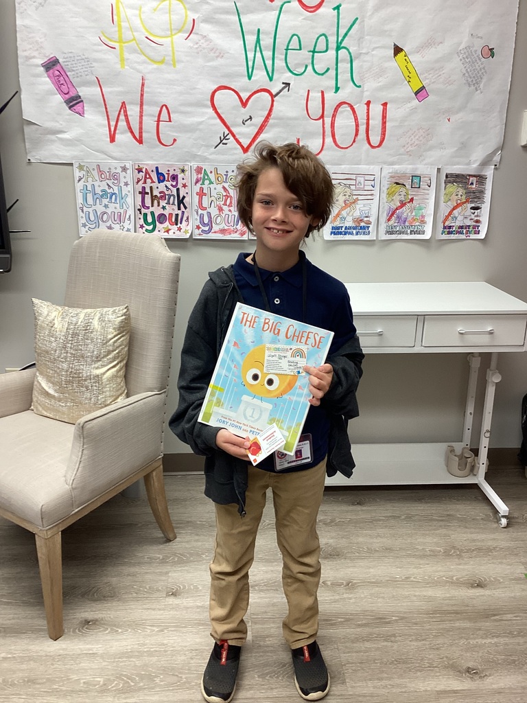 MJE is so proud of this student from second grade, Ms. Owens' room, for reading 100,000 words this year! What an accomplishment Wyatt!