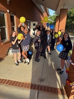 peer helpers preparing for picnic day