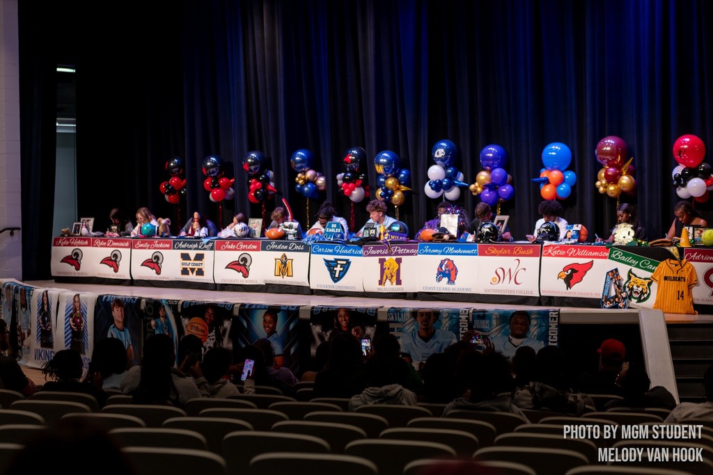 Congratulations to our senior athletes who have signed a commitment to compete at the next level!