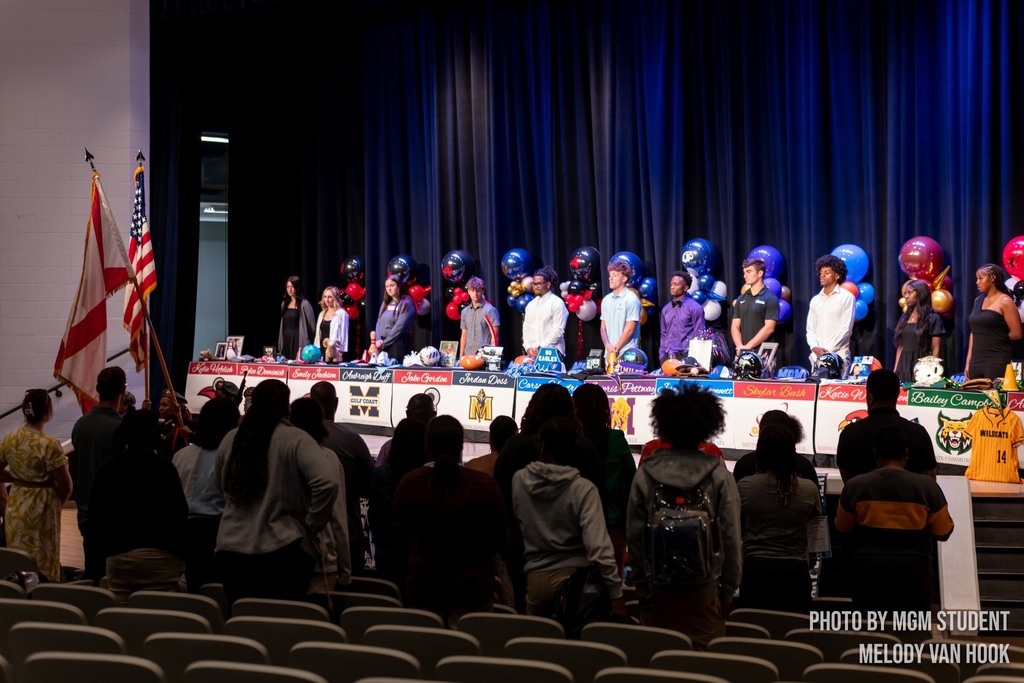 Congratulations to our senior athletes who have signed a commitment to compete at the next level!