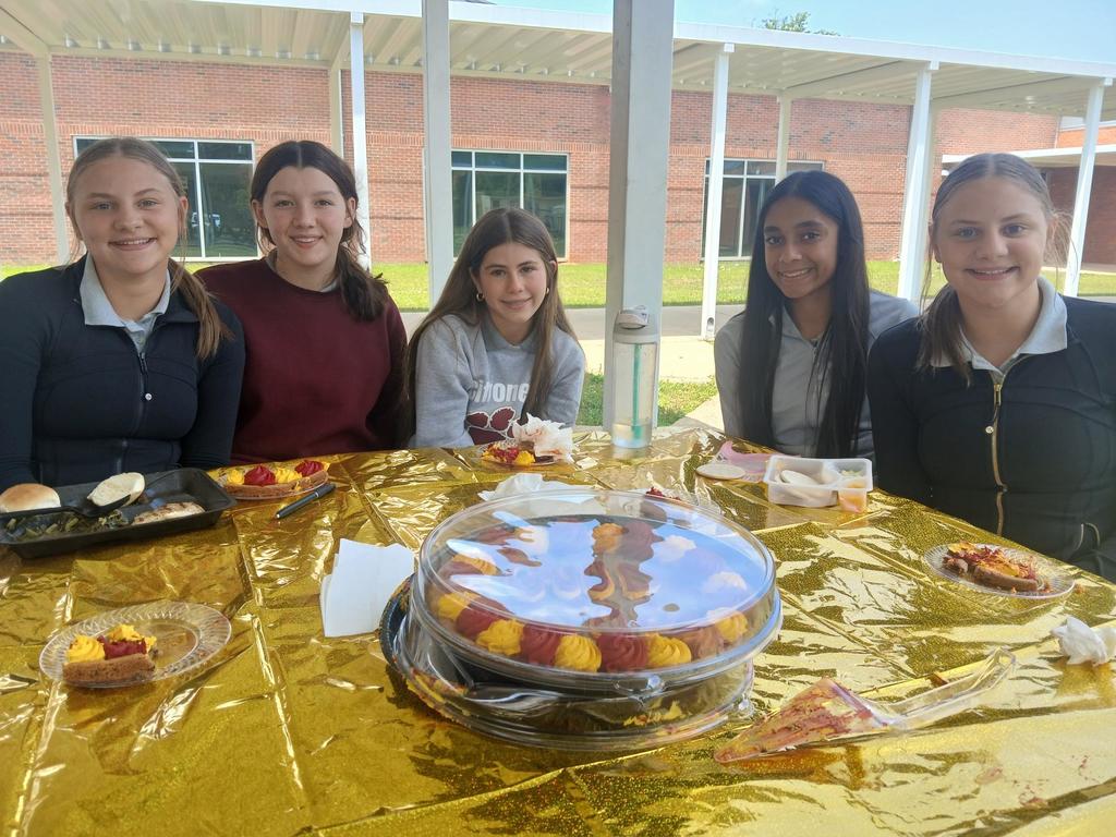 Students celebrating reading with cookie cake