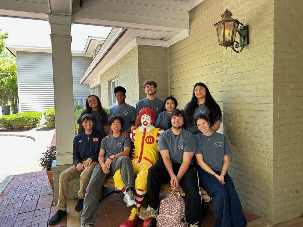 Senior members of our Rho Kappa Honor Society volunteering at Ronald McDonald House.