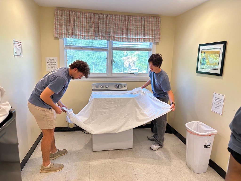 Senior members of our Rho Kappa Honor Society volunteering at Ronald McDonald House.