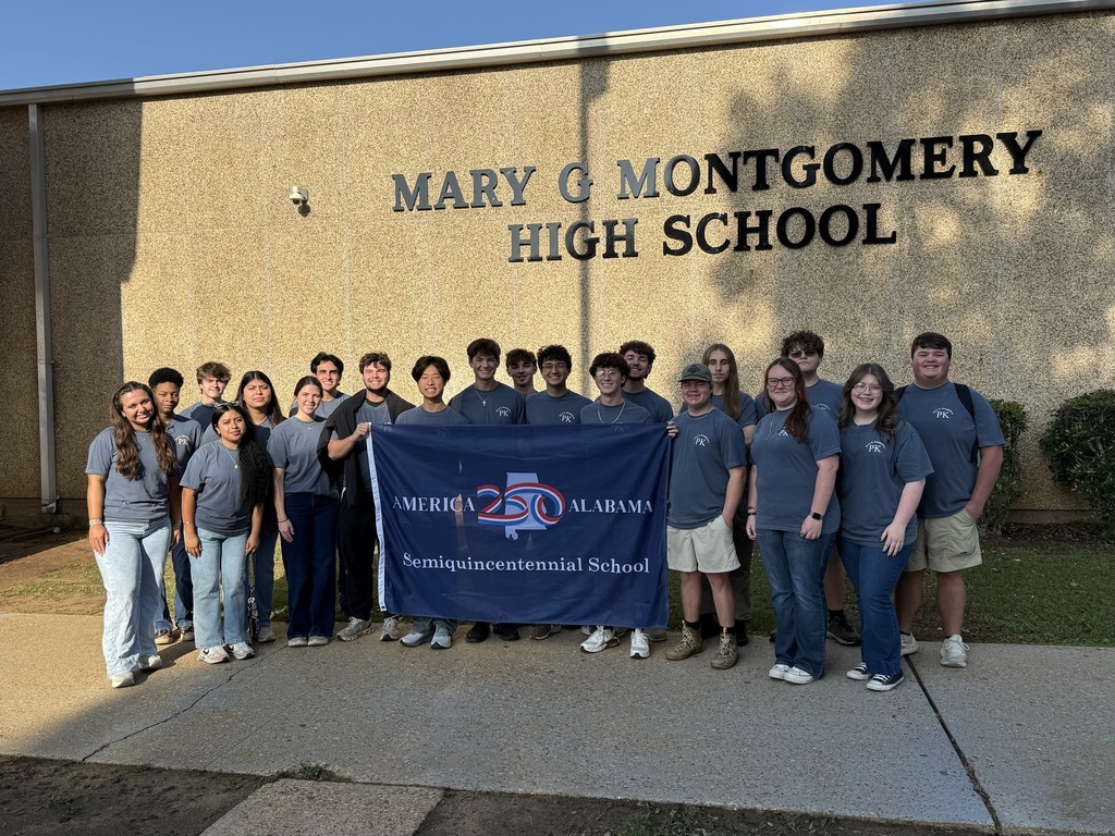 Senior members of our Rho Kappa Honor Society completed 2 different community service projects.