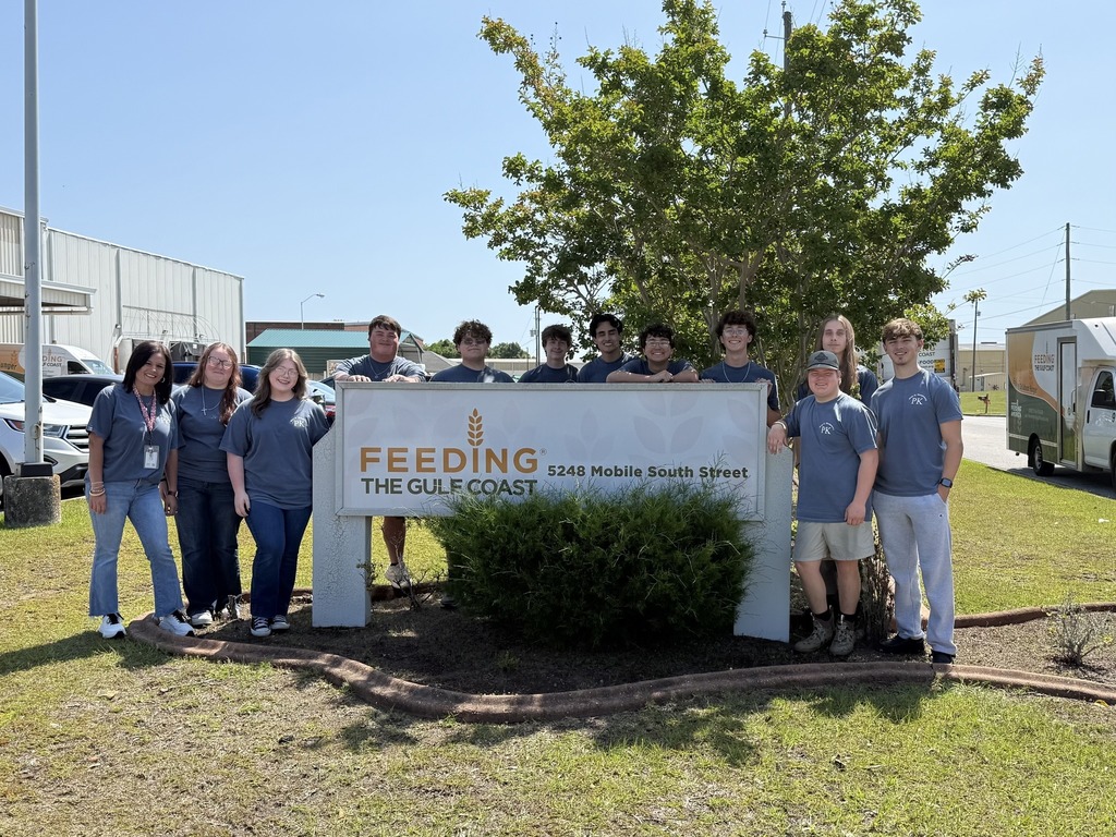 Senior members of our Rho Kappa Honor Society volunteering at Feeding the Gulf Coast.