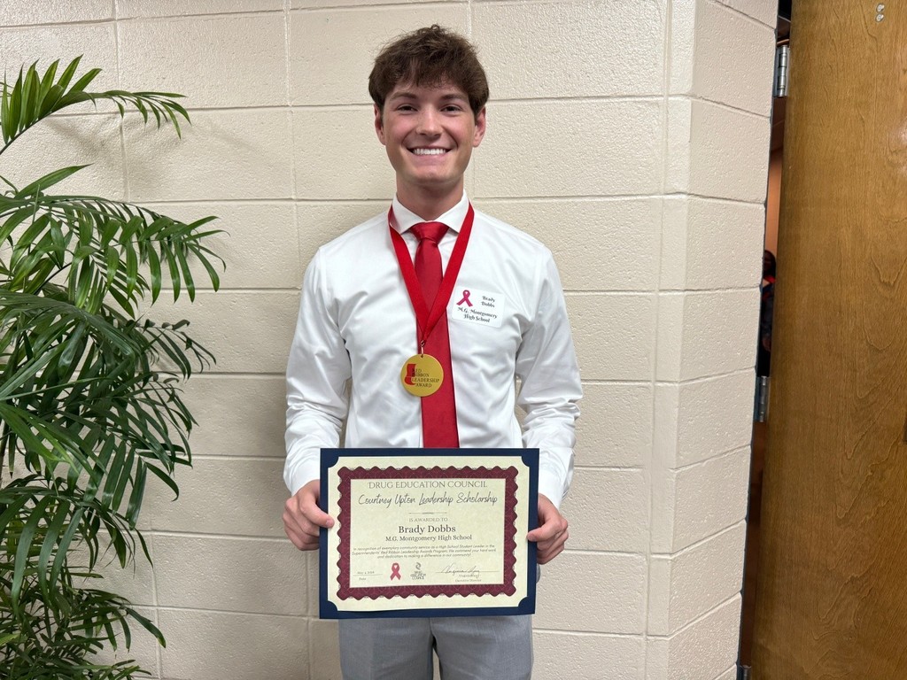 Congratulations to our Red Ribbon Leader Brady Dobbs for being awarded the Courtney Upton Leadership Scholarship by the Drug Education Council for his outstanding community service project.