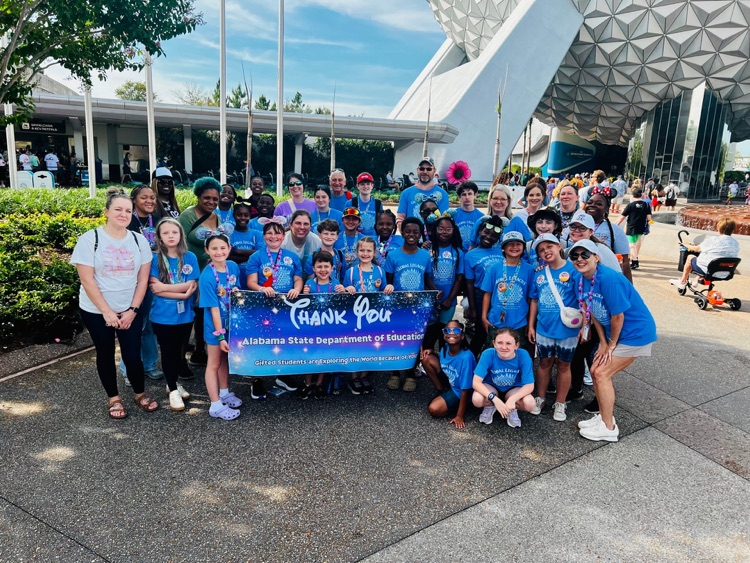 The pace students holding up a thank you sign at Disney World