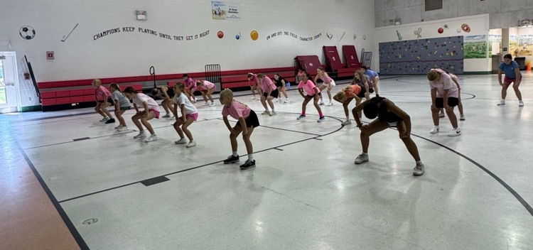 cheerleaders practicing new routine 