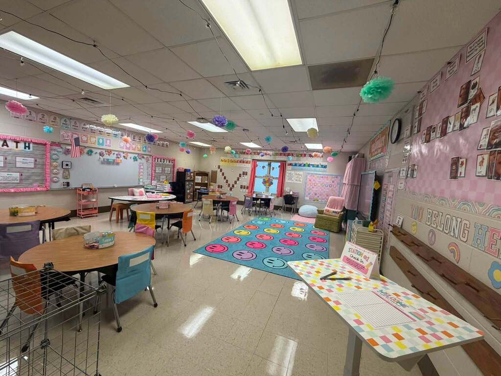 A classroom decorated in pink and light blue