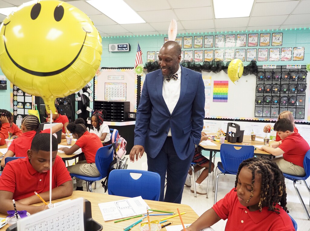 Superintendent Chresal Threadgill watches students work at a table in a classroom