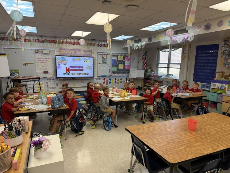 miss Richardson’s kindergarten class sitting at their tables