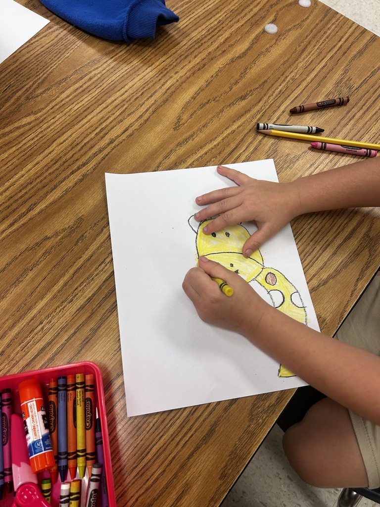 Today Miss Ramsay’s class read “Giraffes Can’t Dance”. They talked about what it means to have a growth mindset and made a list of everything they can’t do yet, but want to do. Students then learned how to draw their own giraffe!