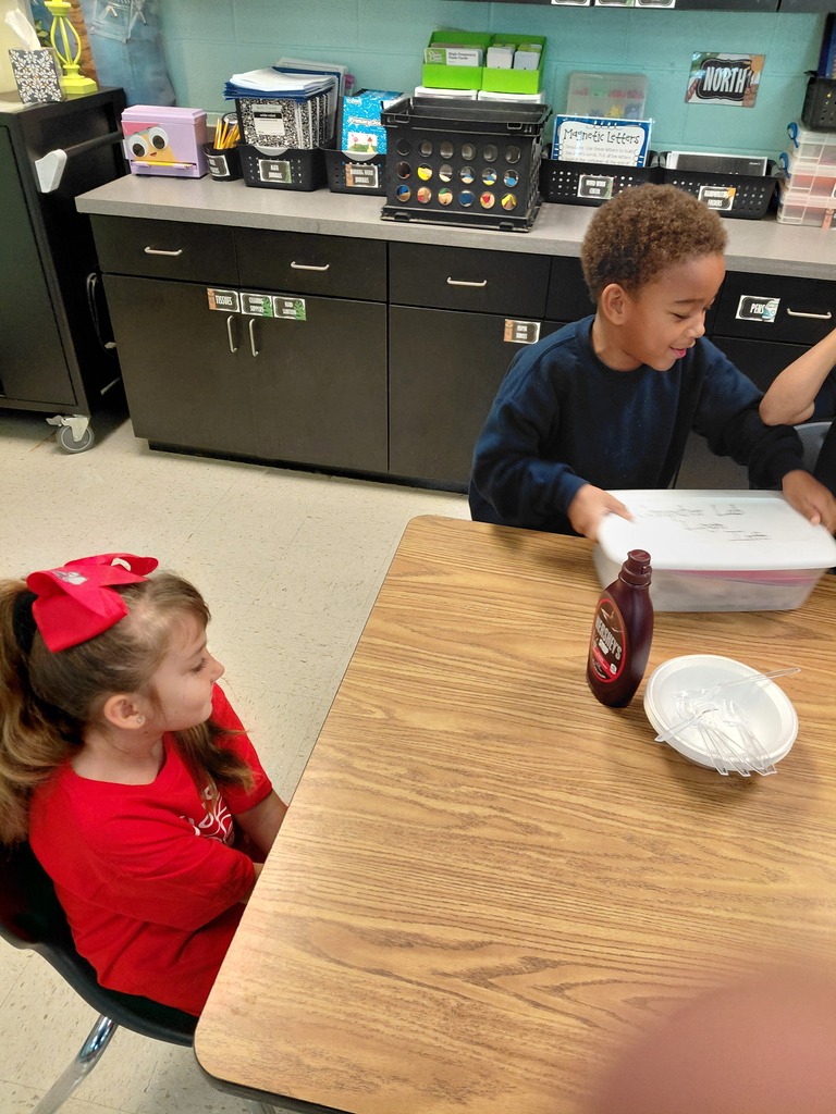 🍦🧪 Science is SWEET in Mrs. Manske’s Class! 🔬✨ After studying matter and the different properties of matter, our scientists put their learning into action with a delicious experiment! Students were able to observe all three states of matter—solid, liquid, and gas—while making their very own ice cream! 🧊💧💨 We had so much fun watching science come to life and enjoying the sweet results of our hard work! ❤️ 😋🍦