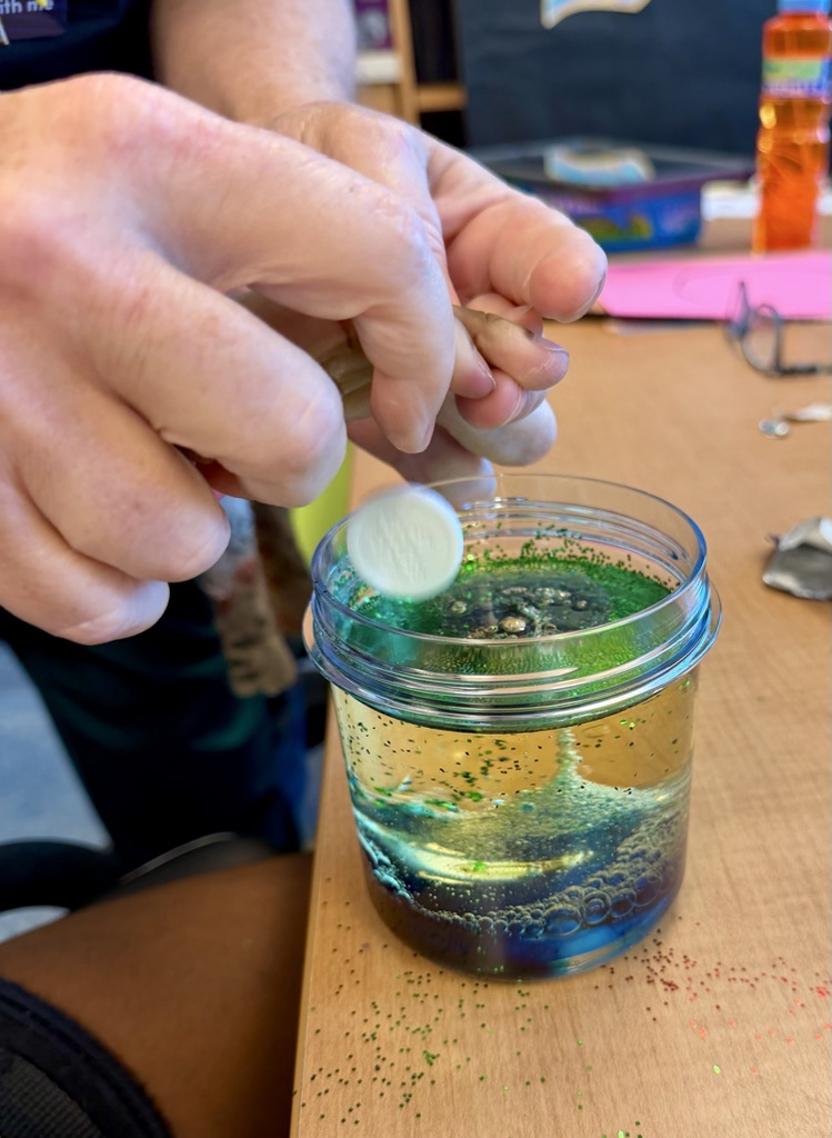 alka seltzer dropped in water and oil