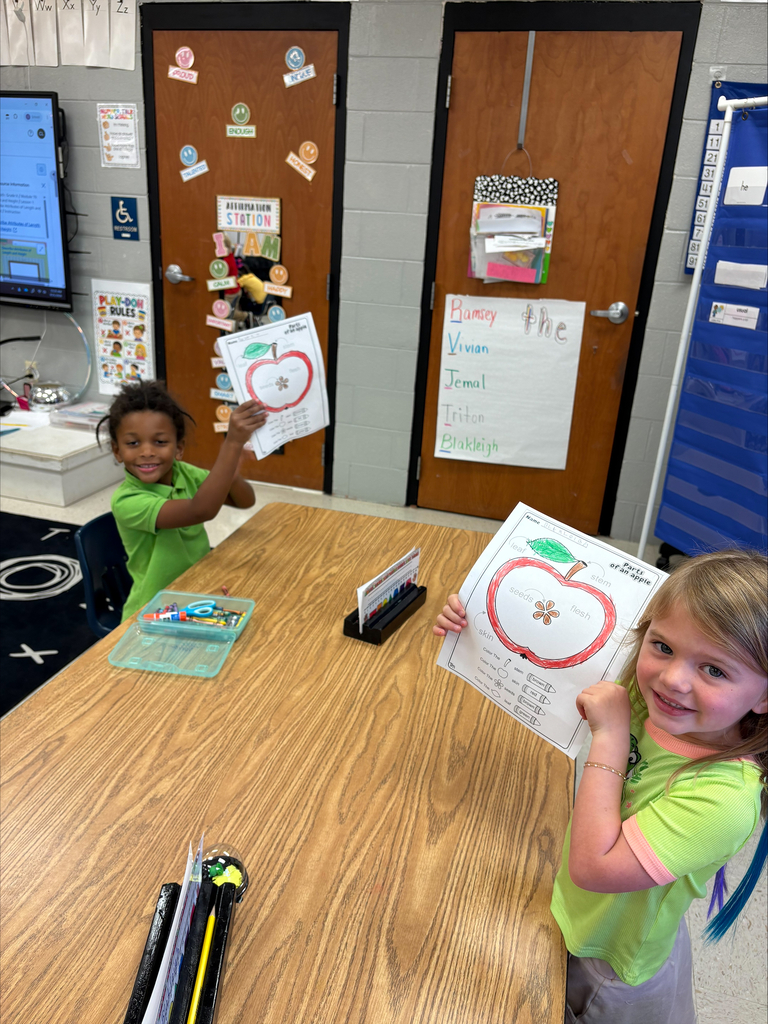 🍎 Apple Learning Fun! 🍏 Our kindergartners had so much fun learning about the parts of an apple! We explored the skin, flesh, core, seeds, and stem while getting some hands-on learning in. 🍎❤️ Nothing beats learning when we can see, touch, and explore it ourselves! 📚✨