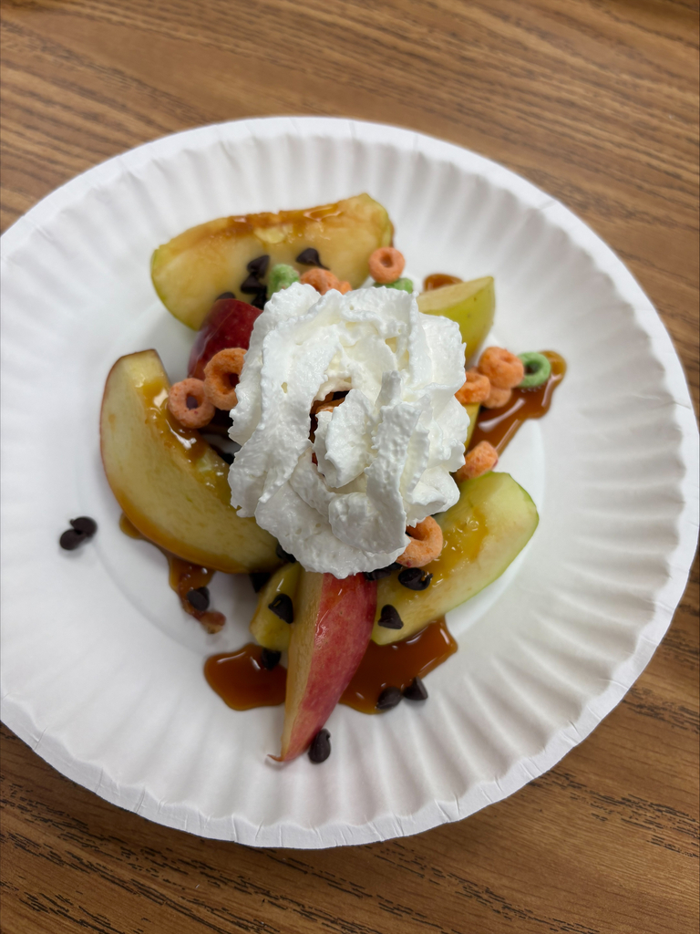 🍎 Johnny Appleseed Day Fun! 🍎 Today our little chefs celebrated Johnny Appleseed Day by making apple nachos and apple pie! 🥧🍏 We talked about each ingredient, counted how many ingredients we used, and discussed the steps needed to make our yummy treats. It was the perfect way to mix math, sequencing, and hands-on learning—with a delicious ending! ❤️🍎