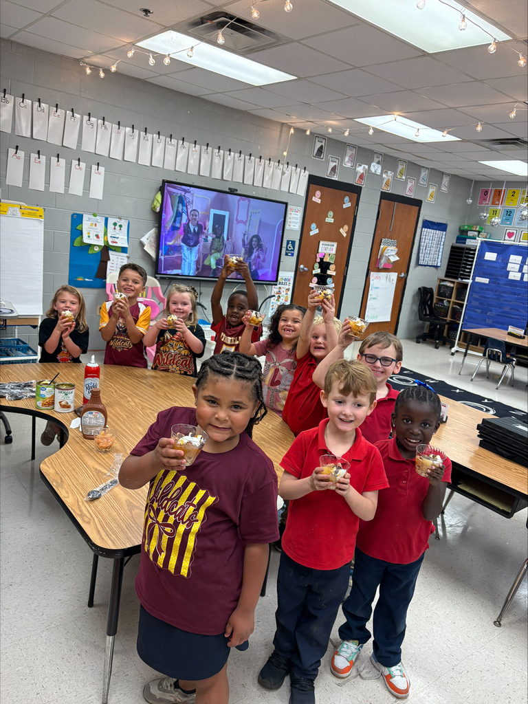 🍎 Johnny Appleseed Day Fun! 🍎 Today our little chefs celebrated Johnny Appleseed Day by making apple nachos and apple pie! 🥧🍏 We talked about each ingredient, counted how many ingredients we used, and discussed the steps needed to make our yummy treats. It was the perfect way to mix math, sequencing, and hands-on learning—with a delicious ending! ❤️🍎