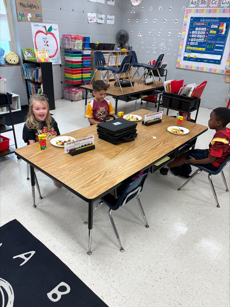 🍎 Johnny Appleseed Day Fun! 🍎 Today our little chefs celebrated Johnny Appleseed Day by making apple nachos and apple pie! 🥧🍏 We talked about each ingredient, counted how many ingredients we used, and discussed the steps needed to make our yummy treats. It was the perfect way to mix math, sequencing, and hands-on learning—with a delicious ending! ❤️🍎