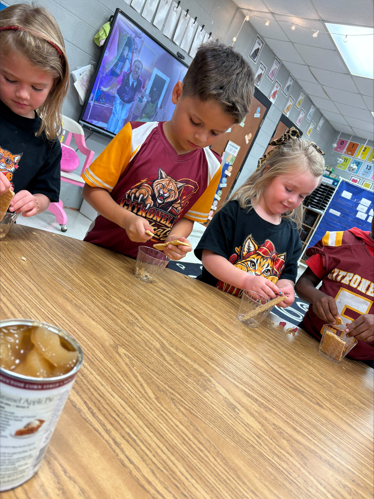 🍎 Johnny Appleseed Day Fun! 🍎 Today our little chefs celebrated Johnny Appleseed Day by making apple nachos and apple pie! 🥧🍏 We talked about each ingredient, counted how many ingredients we used, and discussed the steps needed to make our yummy treats. It was the perfect way to mix math, sequencing, and hands-on learning—with a delicious ending! ❤️🍎