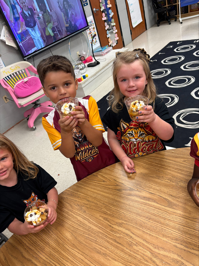 🍎 Johnny Appleseed Day Fun! 🍎 Today our little chefs celebrated Johnny Appleseed Day by making apple nachos and apple pie! 🥧🍏 We talked about each ingredient, counted how many ingredients we used, and discussed the steps needed to make our yummy treats. It was the perfect way to mix math, sequencing, and hands-on learning—with a delicious ending! ❤️🍎