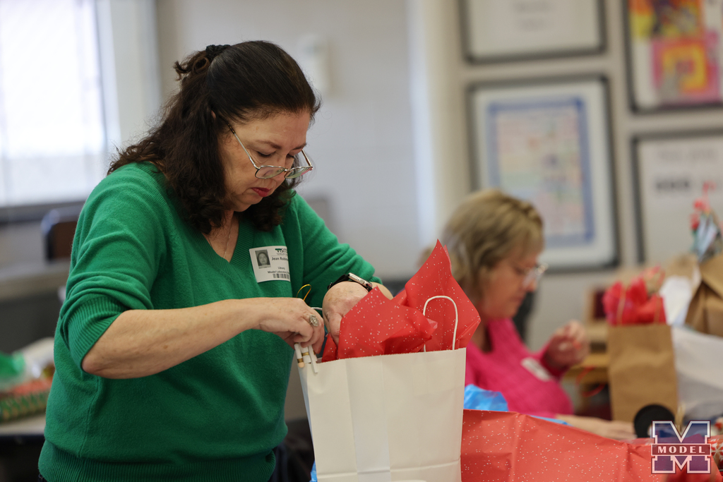 SantasWorkshop_social-03