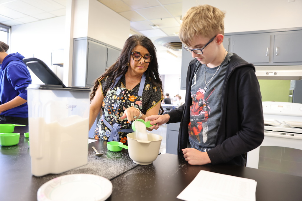 student and teacher in cooking class