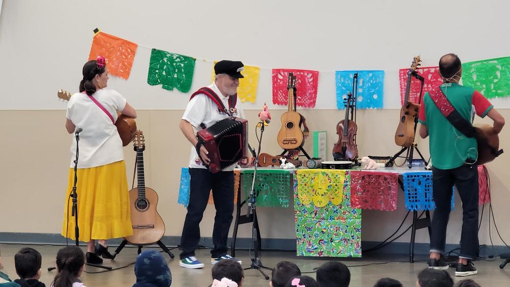 Ballet Folklorico by Cascada de Flores